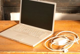 LOOK Apple MacBook Pro 15.4 2.2Ghz 2Gb Ram 120Gb 15 inch Mac Book 