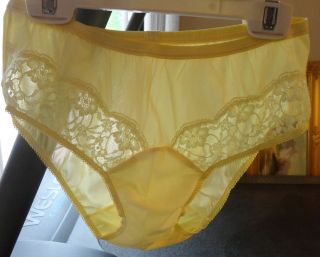 Vintage VANITY FAIR Panties NYLON LACY Yellow Bikini Size 5 Sheer 