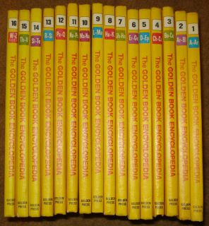 World Book Encyclopedia 1982 VINTAGE COMPLETE SET 22 NEAR PERFECT 