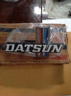 Datsun 620 720 Grille Emblem LOGO Japan Nos