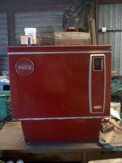 Vintage Coke Machine Model 1888858
