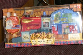 Harry Potter PLATFORM 9 3/4 World of Hogwarts Playset NEW IN BOX 2001 