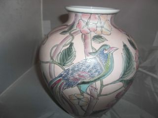 TRUE VTG Chinese Porcelain Vase Hand Painted in Macau Birds Floral 