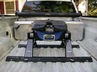 REESE R20 FIFTH WHEEL HITCH. 20K TRAILER WEIGHT and 5K HITCH WEIGHT
