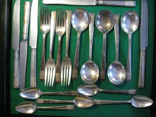 19 piece King Edward Silver plated Flatware. 5 Knives,5 Spoons, 5 