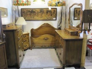 lillian russell furniture in Beds & Bedroom Sets