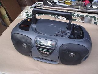 Magnavox AZ 8055 AM/FM CD Stereo Portable Boombox w Mic or iPod Input
