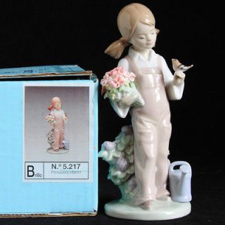 Lladro Spring 5217 MINT IN BOX / L!KE NEW Girl With Flowers Bird 