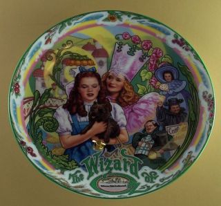 MUNCHKINLAND Wizard of Oz Musical Moment Plate TOTO