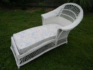 Vintage Antique 1920s Era White Wicker Chaise Lounge Sofa Couch Chic 