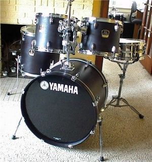 Yamaha birch Stage Custom Standard drum set, matte black 5 pc kit