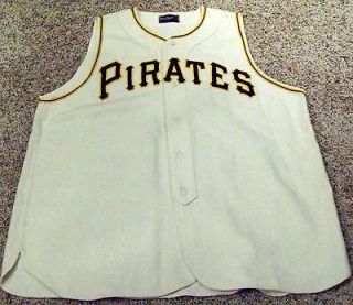 ROBERTO CLEMENTE GAME USED FLANNEL PIRATES JERSEY VEST #21 MACGREGOR 