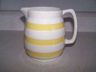 LARGE CARRIGALINE POTTERY YELLOW STRIPE PITCHER / JUG   COLLEEN   CORK 