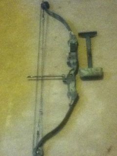 Grizzly XLR Compound bow w/carrying case and extra arrow No Reserve
