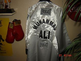 BOXING ROBE MUHAMMAD ALIAWESOME EMBROIDERED DISPLAY PIECEMUST 