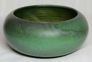 HAMPSHIRE POTTERY, MATTE CUCUMBER, SNAKESKIN GREEN MISSION STYLE BOWL 