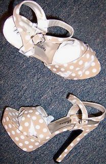 De Blossom Collection Soho 3 Beige w/White Dot Platform Sandals, size 
