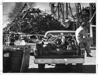 1977 Dumps   1970 1979 Trucks loaded with salvaged material Press 