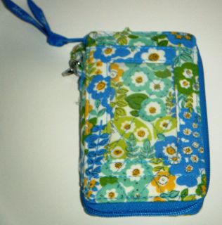   All in One Wristlet NWT in English Meadow great 4 clutch or wallet