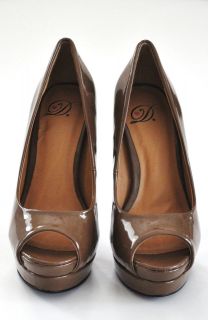 Delicious Shoes Rigby S Tan Patent Peep Toe Platform Stiletto Pumps