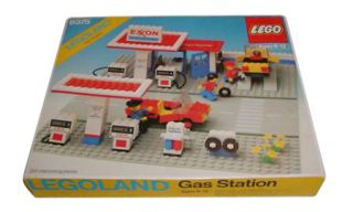 Lego Town Classic Exxon Gas Station 6375
