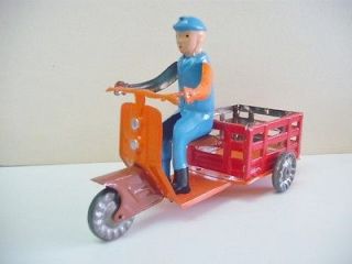 VINTAGE TINPLATE SCOOTER / LAMBRETTA MADE IN PORTUGAL IN THE 60s BY A 