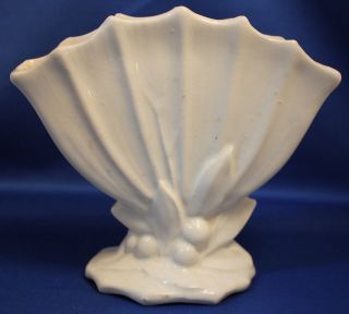 Vintage McCoy Pottery USA White Leaves and Berries 6 1/2 Vase Planter