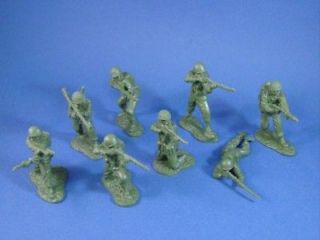 WWII Plastic Toy Soldiers 54mm US Army Infantry 16 Piece Set in 8 