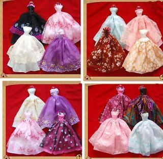   12 PCS    (4 clothes+4 shoes + 4 hangers) for Barbie Doll    M1232