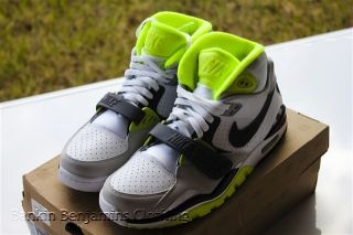 lime green nike shoes in Clothing, 