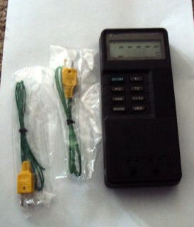 Fluke 52 Digital THERMOMETER Calibrated with two Thermocouples