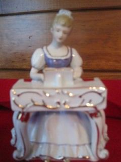 vintage victorian porcelain figurine in Collectibles