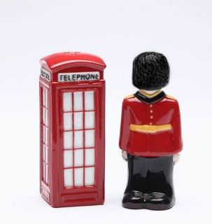 England Guardman and Telephone Booth   Salt & Pepper Shakers 20717