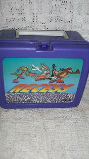   Tunes 1994 Bugs Bunny, Taz, Wylie Coyote Purple Plastic Lunch Box
