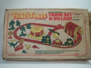 A0406 1978 Empire Toys FLINTSTONES Train Set & Dinosaur Village w 