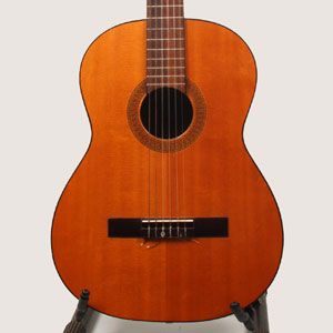 up for auction is this alvarez 4103 classical guitar in used but good 