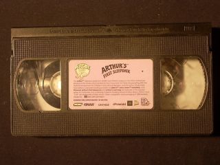 Arthurs First Sleepover VHS Video 074644943238