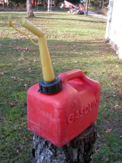 Chilton P10 1 Gallon Vented Plastic Gas Can   