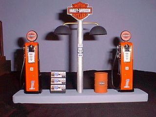 VINTAGE  HARLEY  GAS PUMP ISLAND DISPLAY 118TH SCALE HAND CRAFTED 