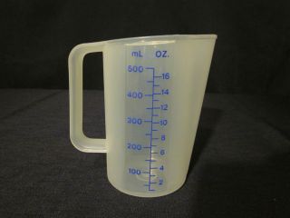 Vintage “Tupperware” 2 Cup Measuring Cup