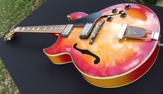 Vintage 1970s Ventura Barney Kessel Electric Jazz Guitar Hardshell 