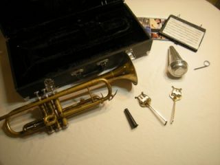 Lot Beginner Trumpet with Black hard case, music, mute & Yamaha music 