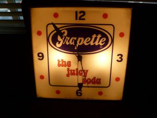 VINTAGE GRAPETTE the juicy soda PAM ADVERTISING LIGHTED CLOCK MADE IN 