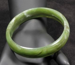 vintage lucite green white swirl bangle bracelet