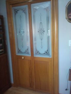 Decorative Frosted Glass Solid Wood Panel Bi Fold Door