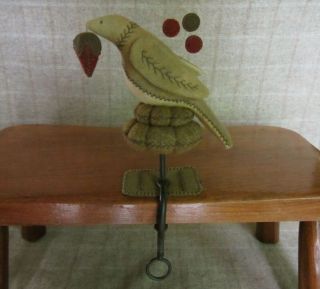 Primitive Wool Folk Art Sewing Bird & Strawberry Pincushion Clamp 