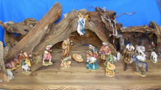 16 PC Nativity with Creche Conrad Moroder Woodcarvings Italy Hand 