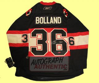 Chicago Blackhawks jersey autographed by Dave Bolland. The jersey is 