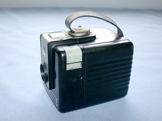this auction is for a vintage kodak brownie hawkeye film box camera