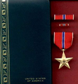 US Bronze Star medal complete cased set with ribbon bar and lapel pin 